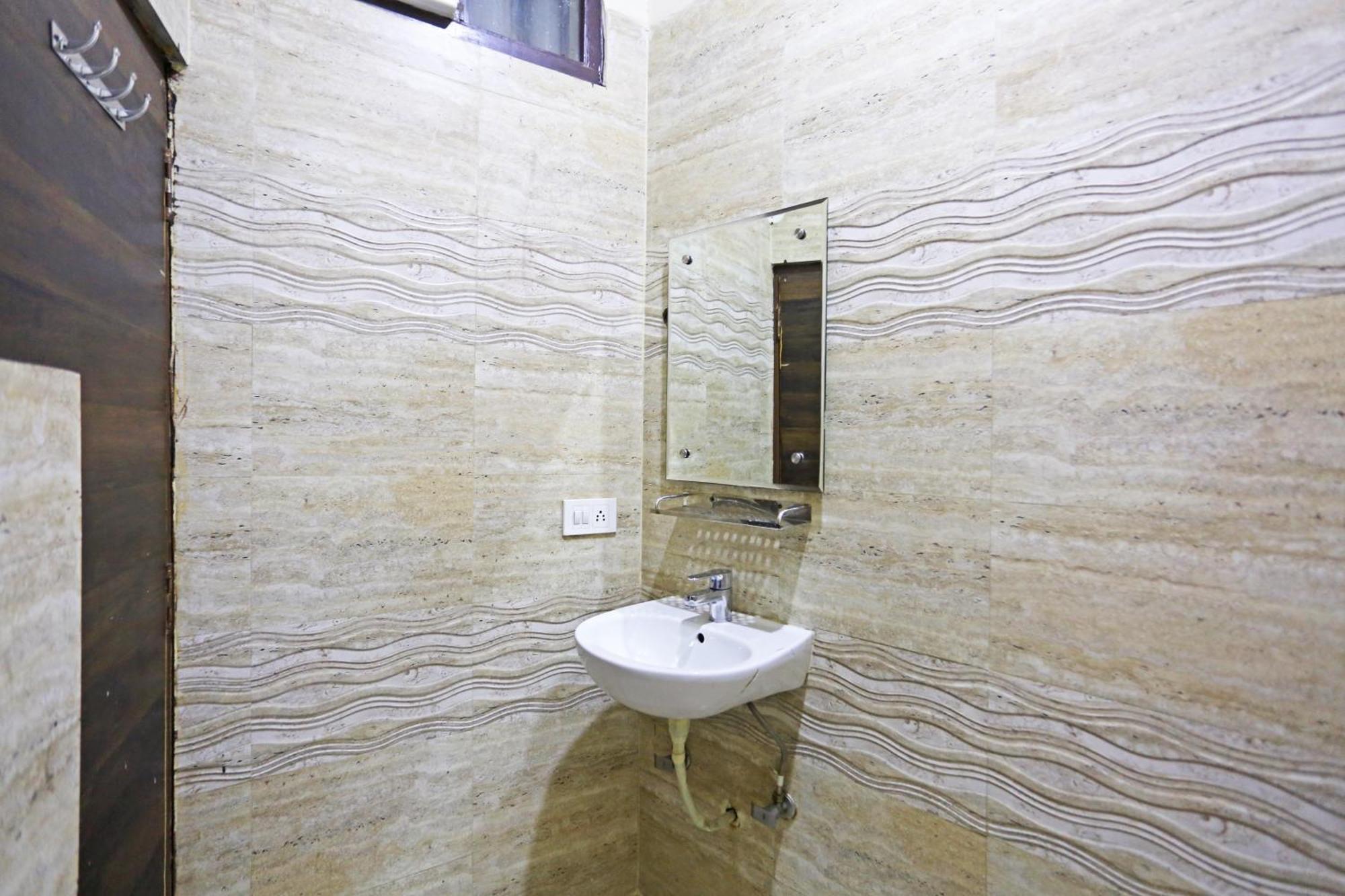 Hotel The Kiara Near Delhi Airport New Delhi Exterior photo